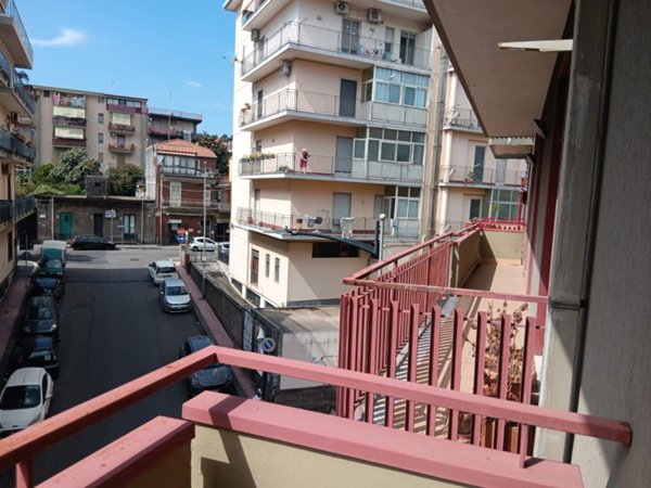 appartamento in vendita ad Aci Catena in zona Aci San Filippo