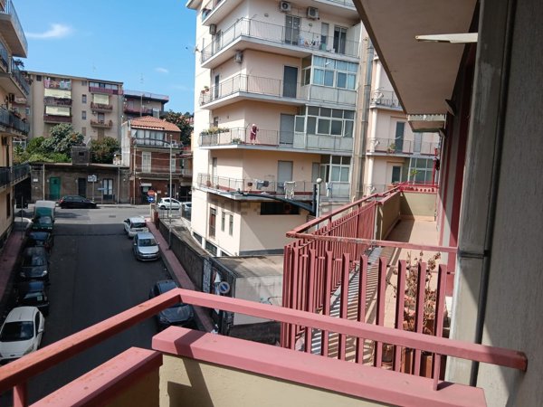 appartamento in vendita ad Aci Catena in zona Aci San Filippo