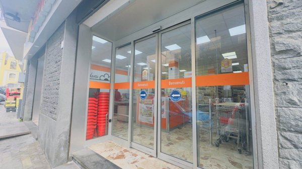 locale commerciale in vendita ad Aci Catena