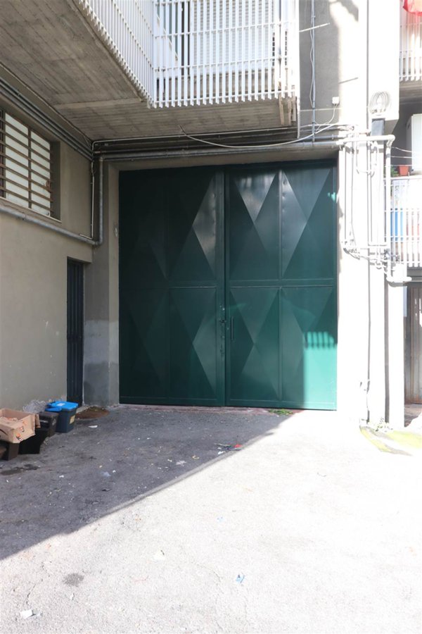 locale di sgombero in vendita ad Aci Catena in zona Aci San Filippo