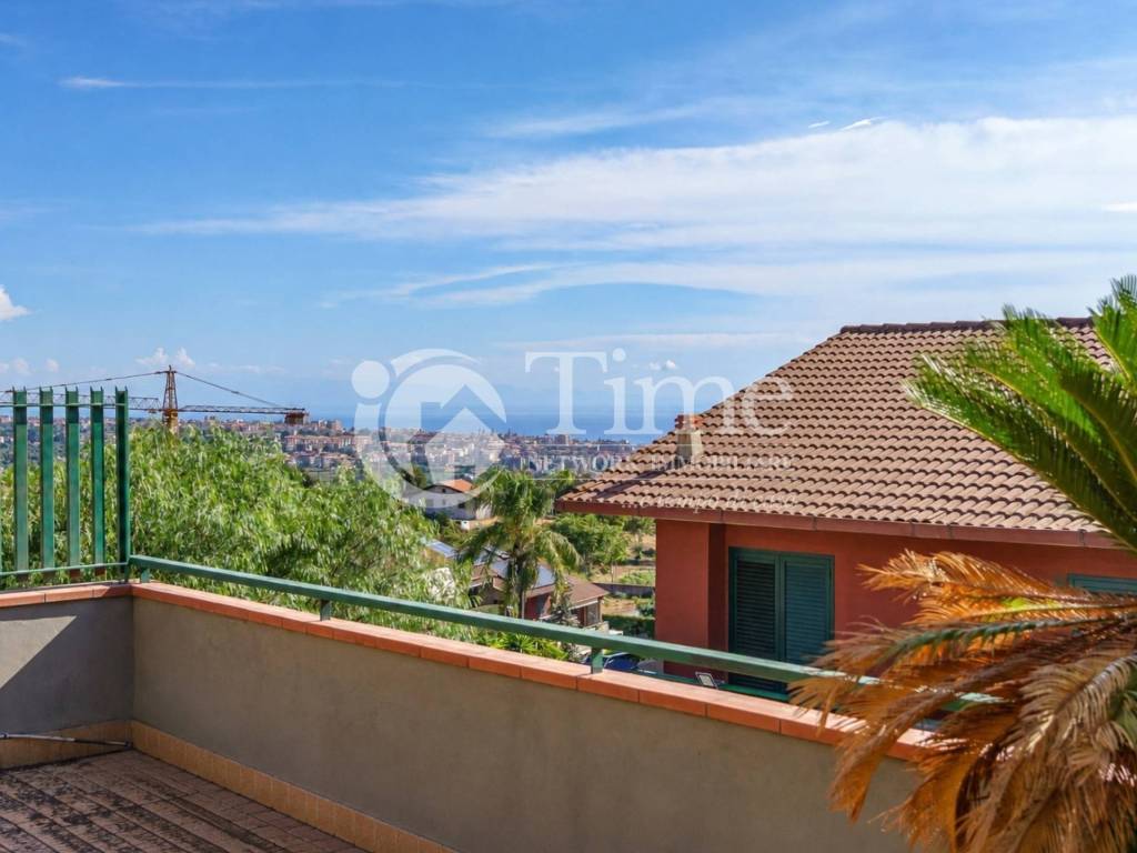 casa indipendente in vendita ad Aci Catena in zona Aci San Filippo