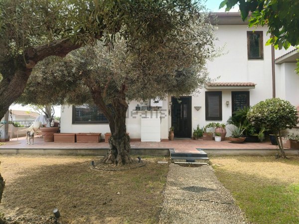 casa indipendente in vendita ad Aci Catena in zona Vampolieri