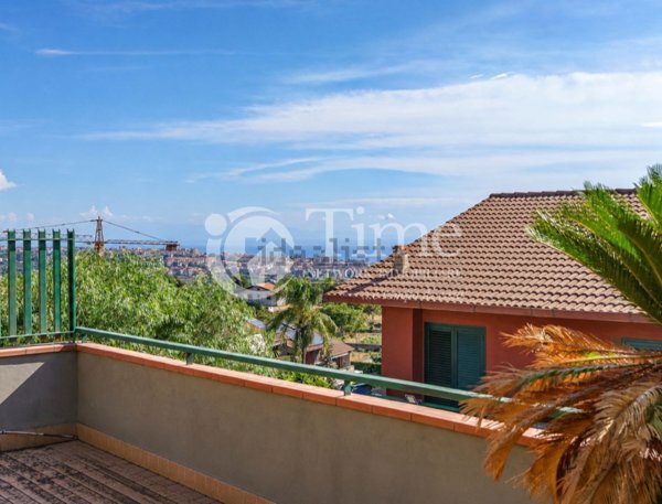 casa indipendente in vendita ad Aci Catena in zona Aci San Filippo