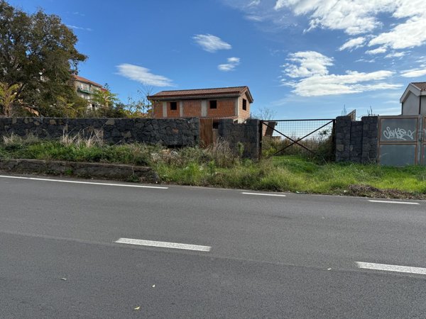 casa indipendente in vendita ad Aci Catena