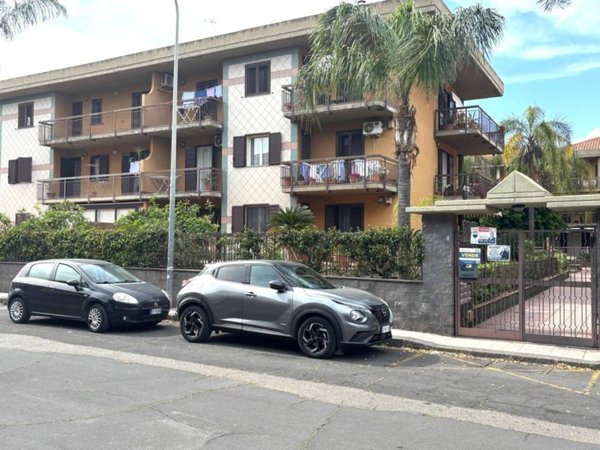 appartamento in vendita ad Aci Catena in zona Aci San Filippo