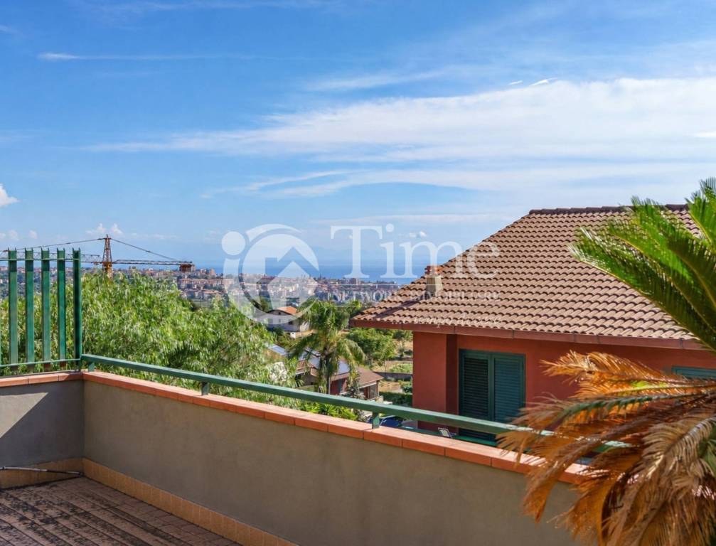 casa indipendente in vendita ad Aci Catena
