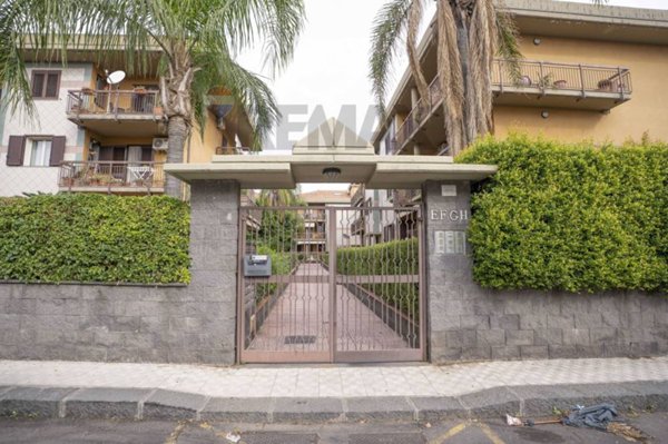 appartamento in vendita ad Aci Catena in zona Aci San Filippo