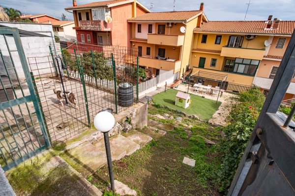 casa indipendente in vendita ad Aci Catena in zona Vampolieri