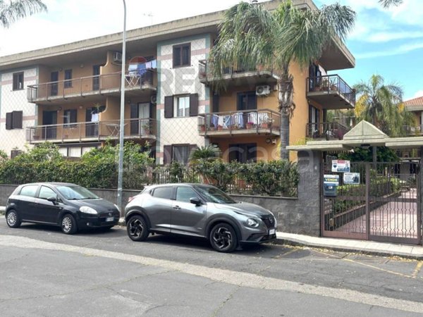 appartamento in vendita ad Aci Catena in zona Aci San Filippo