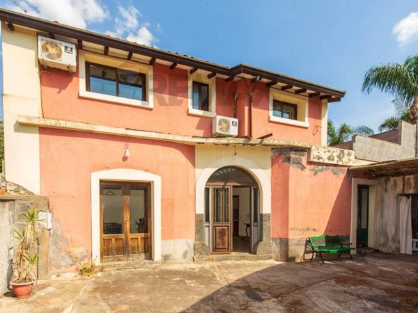 casa indipendente in vendita ad Aci Catena in zona San Nicolò