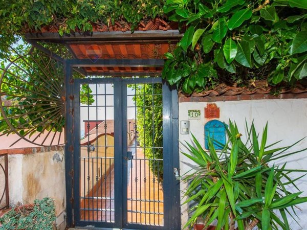 casa indipendente in vendita ad Aci Catena in zona Vampolieri