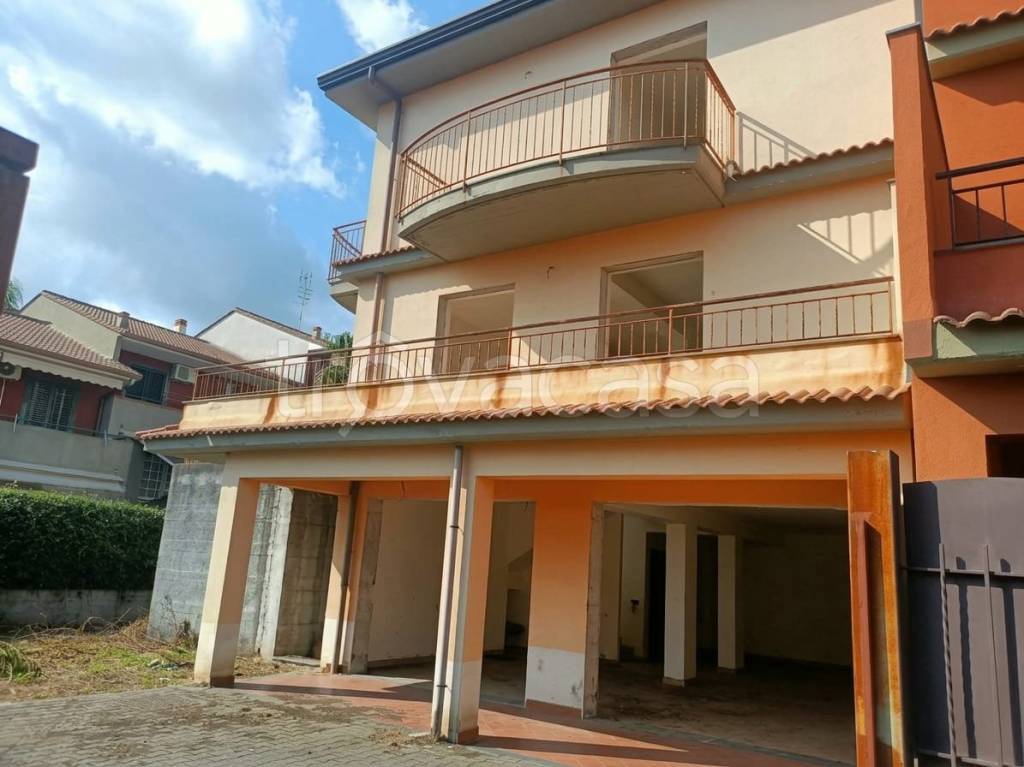 casa indipendente in vendita ad Aci Catena in zona Aci San Filippo