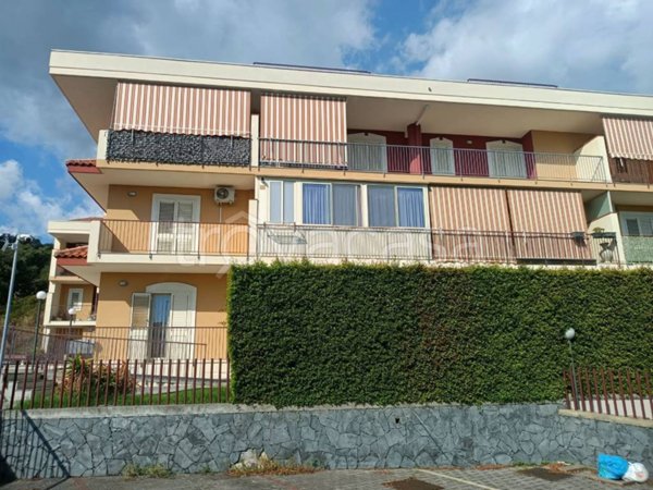 appartamento in vendita ad Aci Catena
