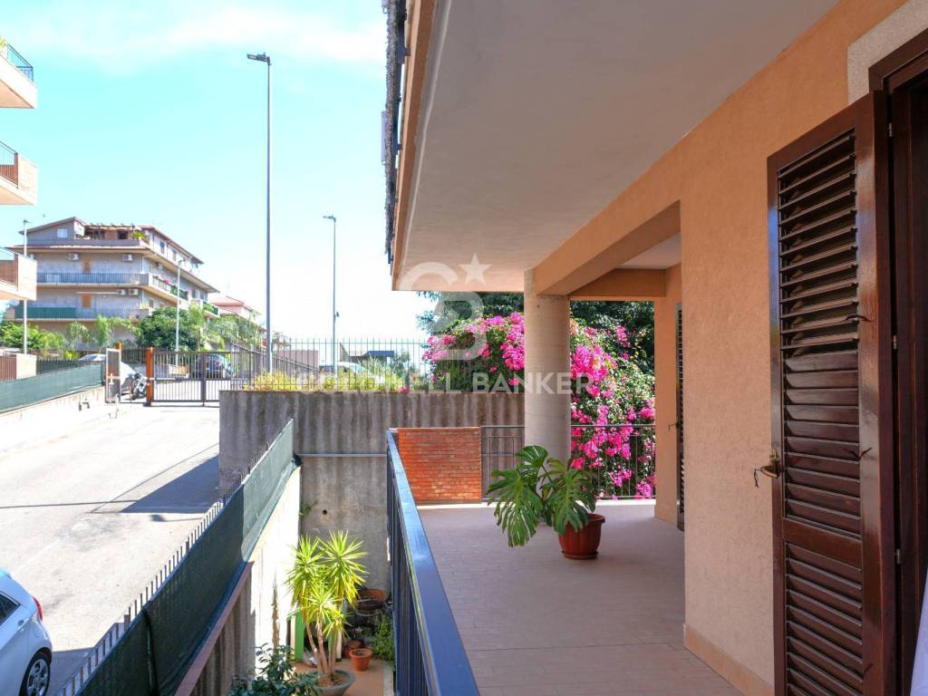 appartamento in vendita ad Aci Catena in zona Aci San Filippo