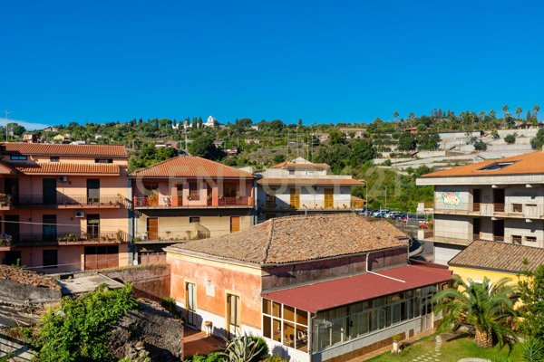 appartamento in vendita ad Aci Catena in zona Aci San Filippo