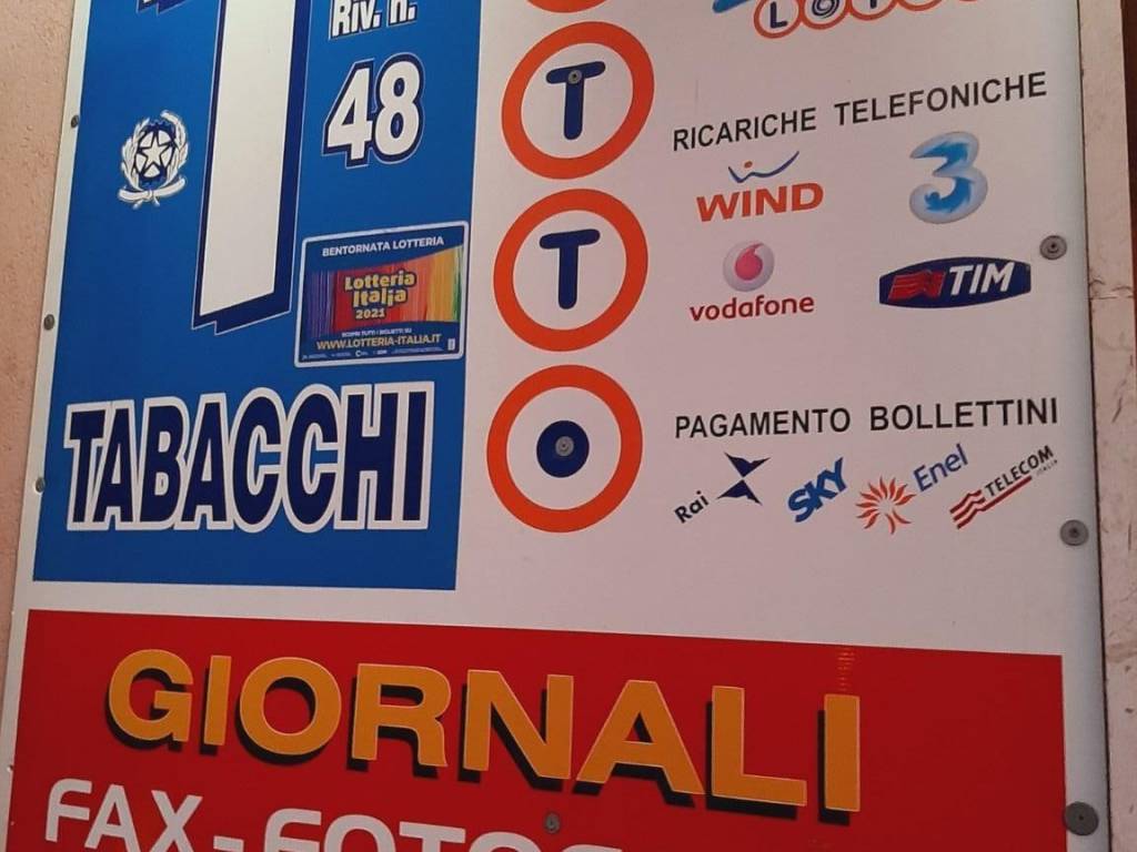 negozio in vendita ad Acireale in zona Santa Tecla