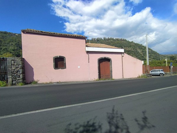 casa indipendente in vendita ad Acireale in zona Santa Tecla