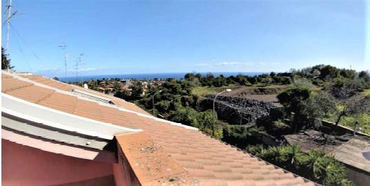 casa indipendente in vendita ad Acireale in zona Balatelle