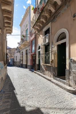 appartamento in vendita ad Acireale in zona Centro Storico