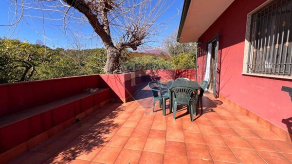 casa indipendente in vendita ad Acireale