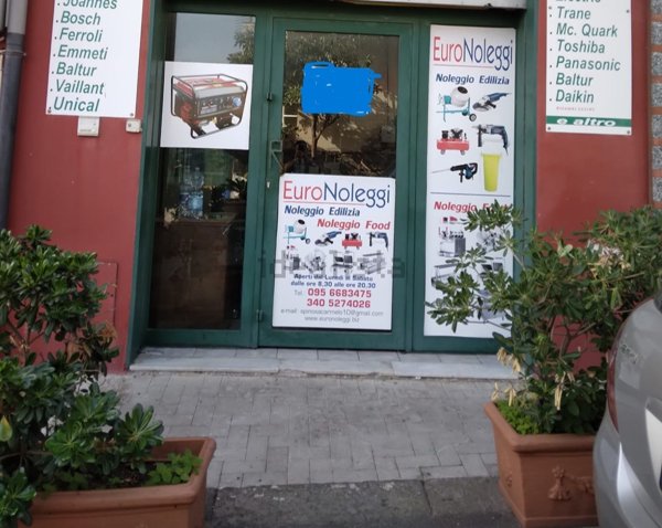 negozio in vendita ad Acireale