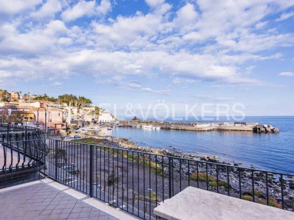 casa indipendente in vendita ad Acireale in zona Santa Maria la Scala