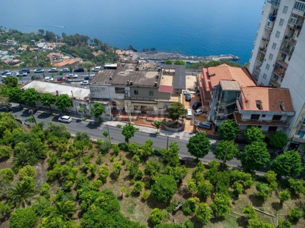negozio in vendita ad Acireale