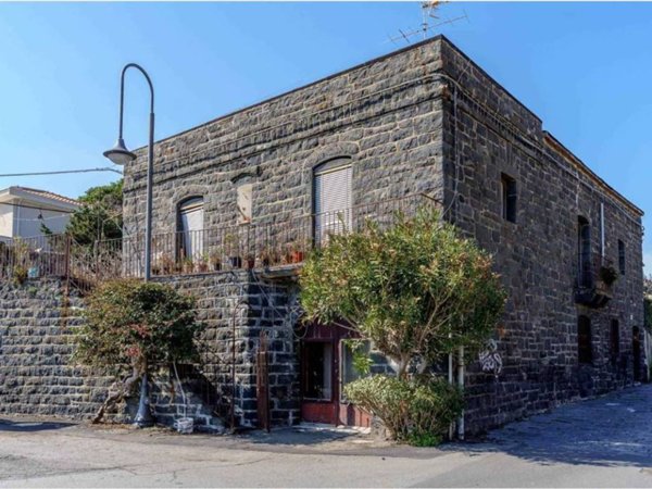 casa indipendente in vendita ad Acireale in zona Santa Tecla