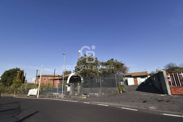 locale commerciale in vendita ad Acireale