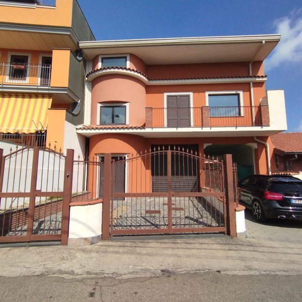 villa in vendita ad Acireale in zona Pennisi