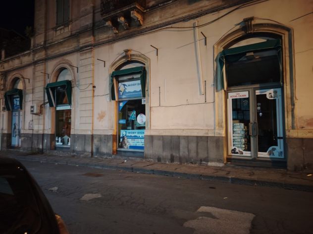 negozio in vendita ad Acireale