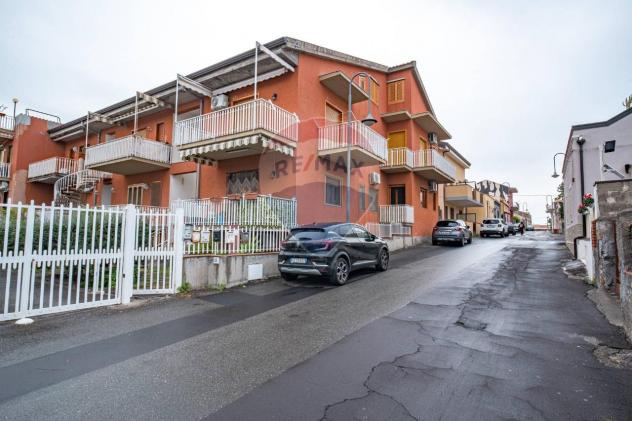 appartamento in vendita ad Acireale in zona Stazzo
