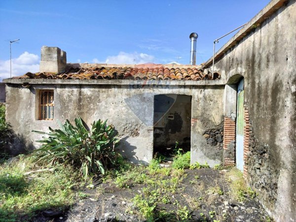 negozio in vendita ad Acireale in zona Scillichenti