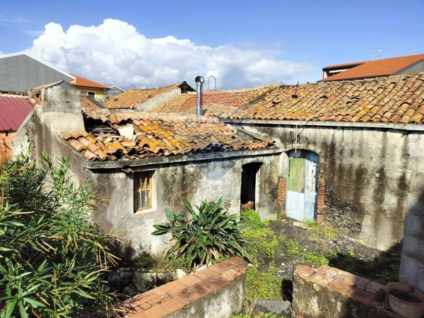appartamento in vendita ad Acireale in zona Scillichenti