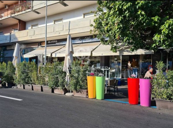 negozio in vendita ad Acireale