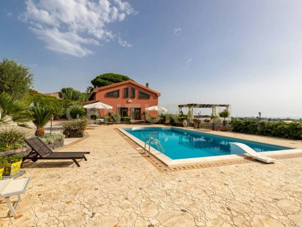 casa indipendente in vendita ad Acireale