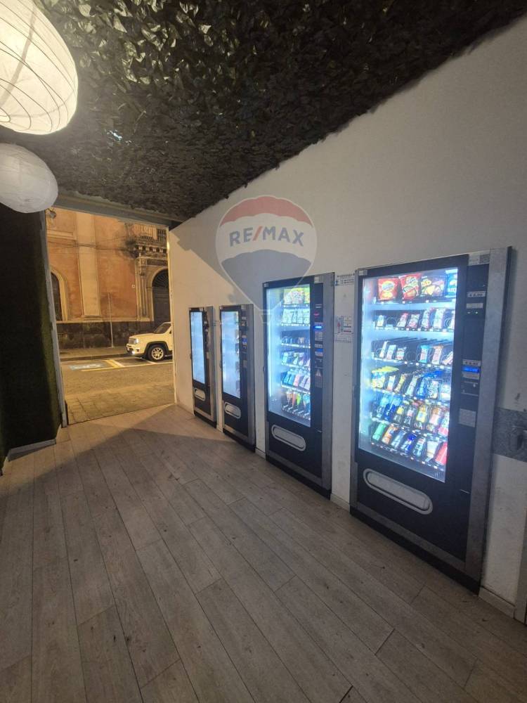negozio in vendita ad Acireale