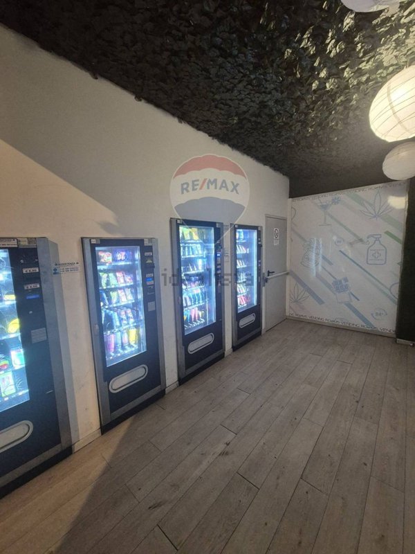 negozio in vendita ad Acireale