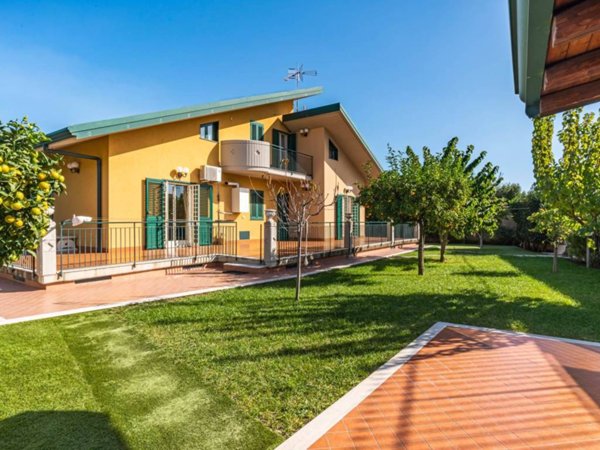 casa indipendente in vendita ad Acireale