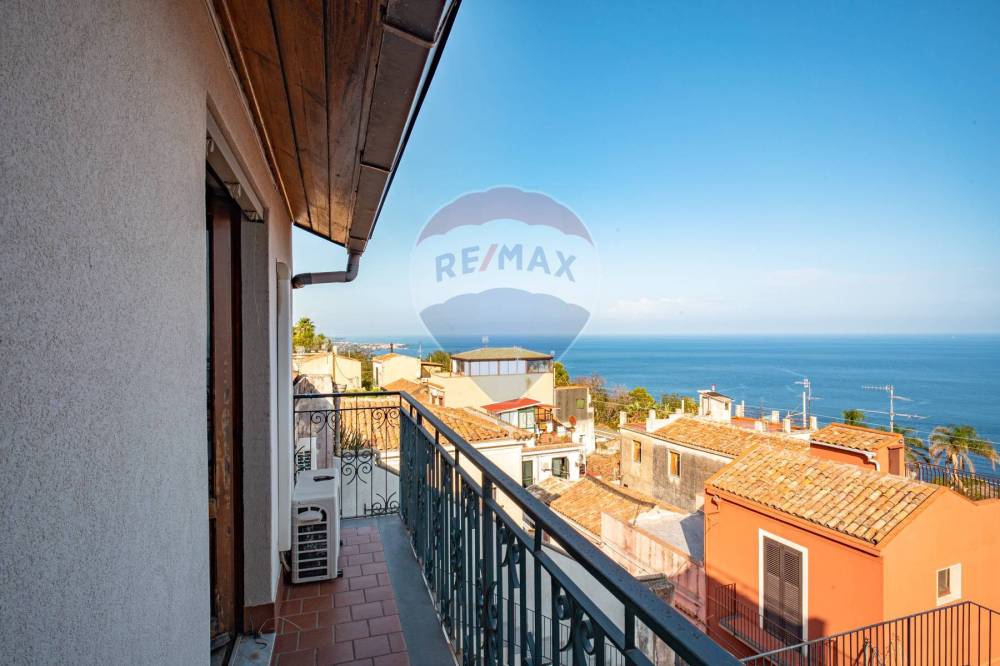 casa indipendente in vendita ad Acireale in zona Centro Storico