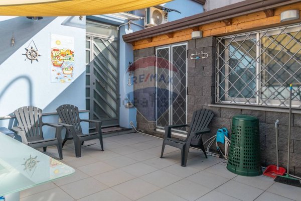 casa indipendente in vendita ad Acireale in zona Santa Tecla
