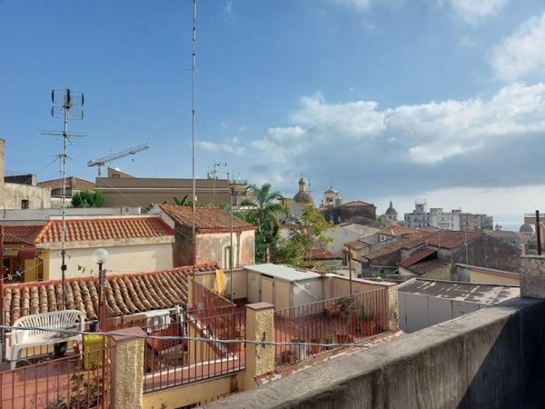 casa indipendente in vendita ad Acireale in zona Pennisi
