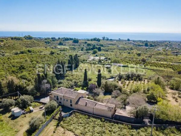 casa indipendente in vendita ad Acireale
