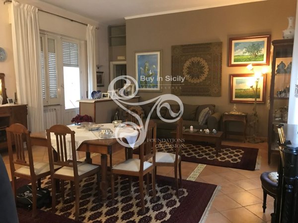 casa indipendente in vendita ad Acireale in zona Centro Storico