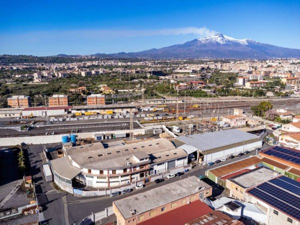 locale commerciale in vendita ad Acireale in zona Santa Caterina