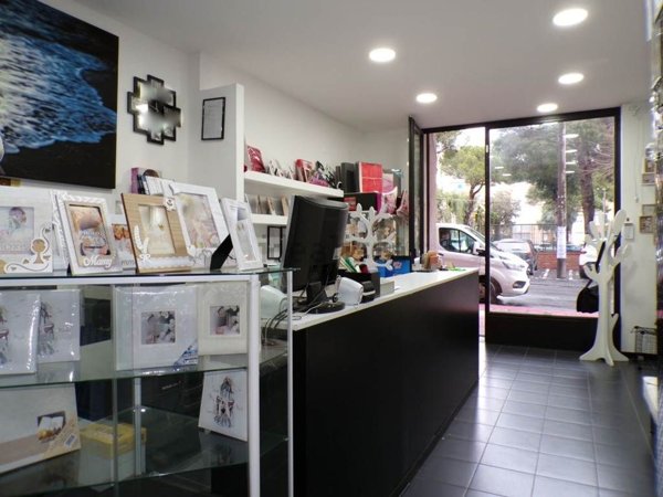 negozio in vendita ad Acireale in zona Centro Storico
