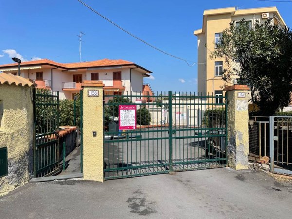 appartamento in vendita ad Acireale in zona Stazzo