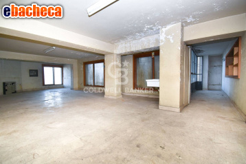 locale commerciale in vendita ad Acireale