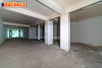 locale commerciale in vendita ad Acireale