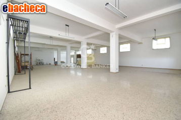 locale commerciale in vendita ad Acireale